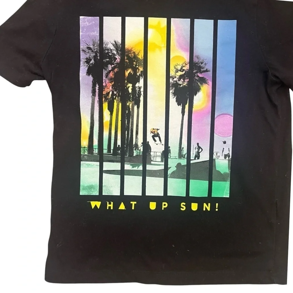 Old Navy casual play Graphic Tee with Palm Trees and Sunset black Boys S (6-7)